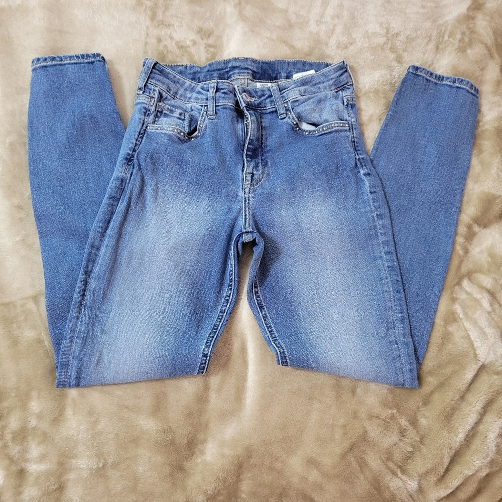 H&M medium wash Skinny ankle jeans with embellished design on pockets 28